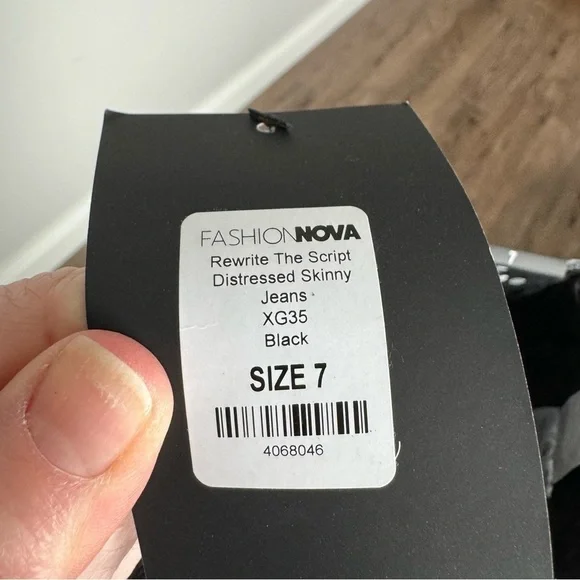 NWT Rewrite The Script Distressed Skinny Jeans - Black Size 7 - Picture 4 of 4